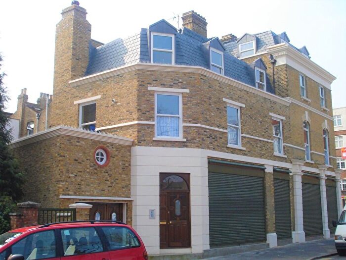 2 Bedroom Apartment To Rent In Amhurst Road, London, N16
