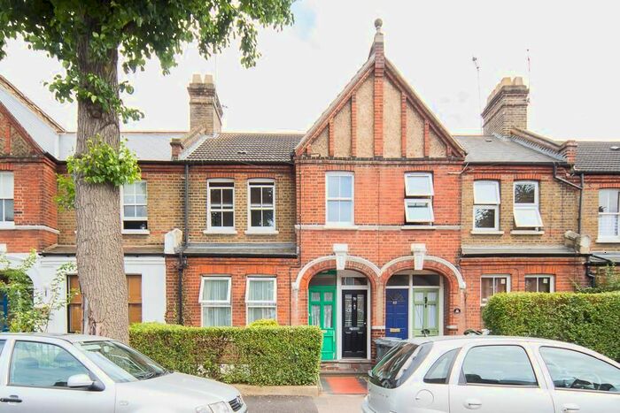 3 Bedroom Flat To Rent In Warner Road, London, E17