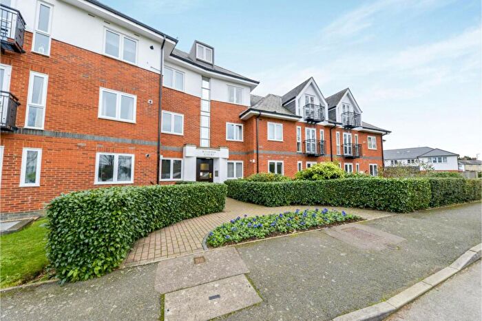 1 Bedroom Apartment To Rent In Park View Close, AL1