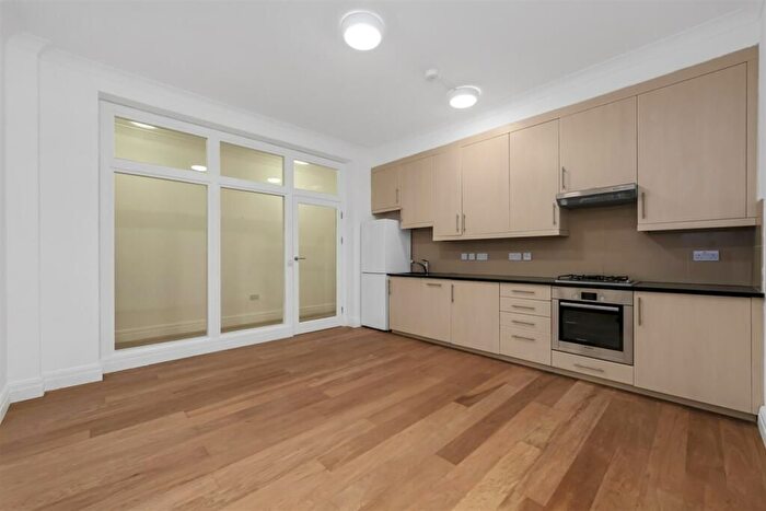 2 Bedroom Flat To Rent In Castletown Road, London, W14