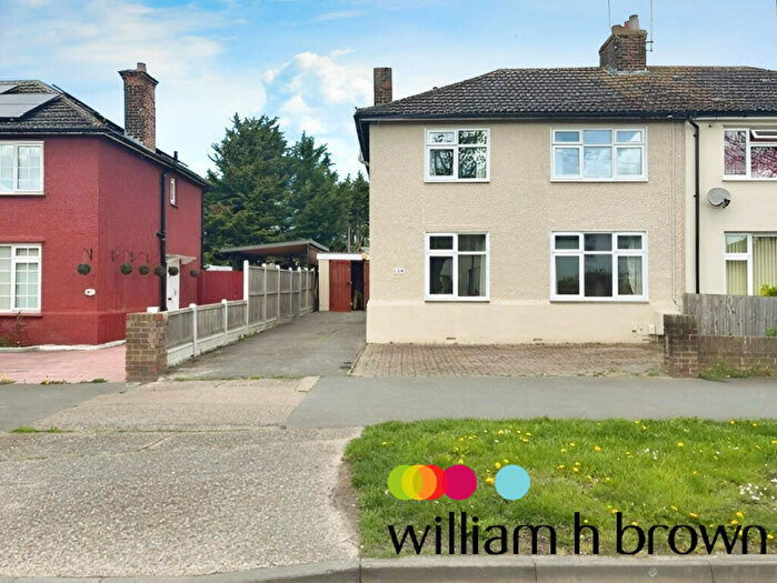 3 Bedroom Semi-Detached House To Rent In Kings Road, Chelmsford, CM1