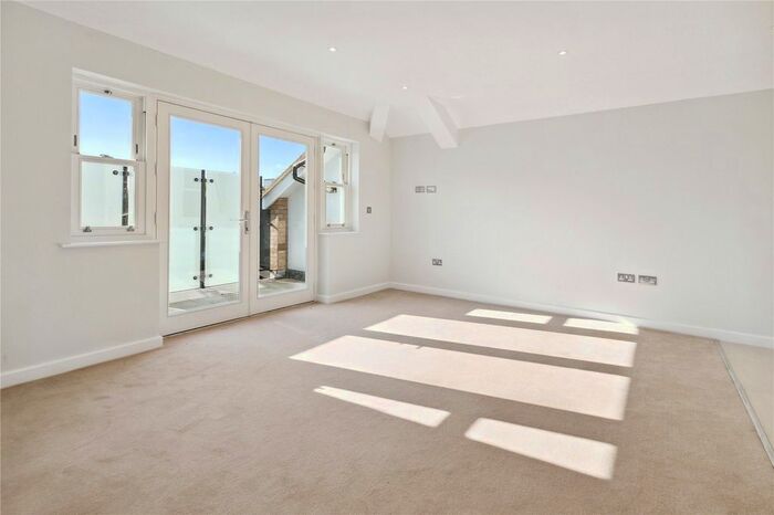 2 Bedroom Flat To Rent In Sutton Court Road, London, W4