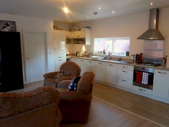 2 Bedroom Apartment To Rent In Castle Walk, Derby, DE1