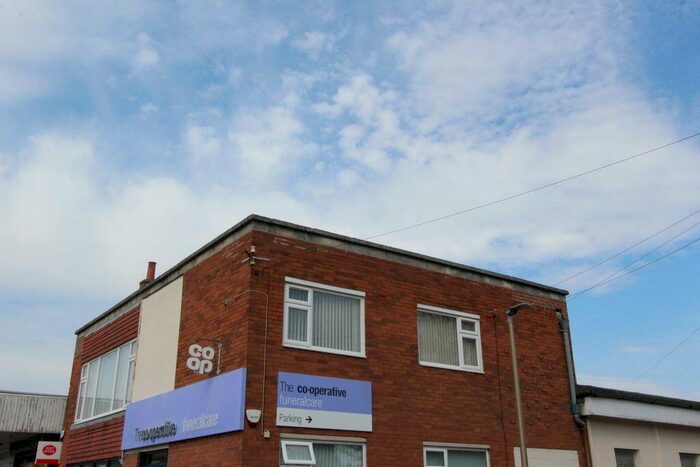 2 Bedroom Flat To Rent In Chester Road, Little Sutton, CH66