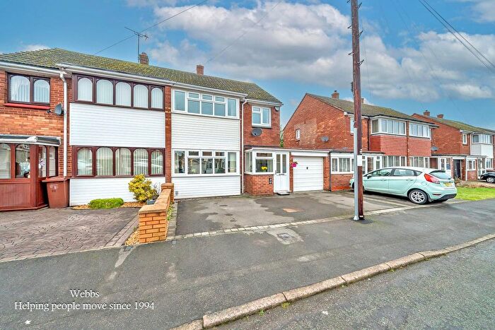 3 Bedroom Semi Detached House For Sale In Simmonds Road, Walsall, WS3