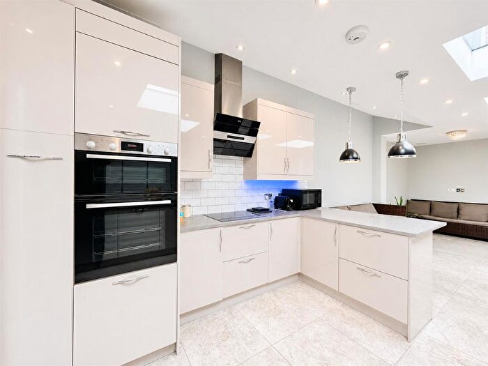 4 Bedroom Semi Detached House To Rent In Hounslow Road, Hanworth, Feltham, TW13
