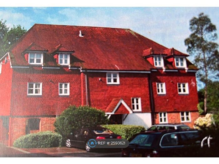 1 Bedroom Flat To Rent In Priory Court, Reigate, RH2