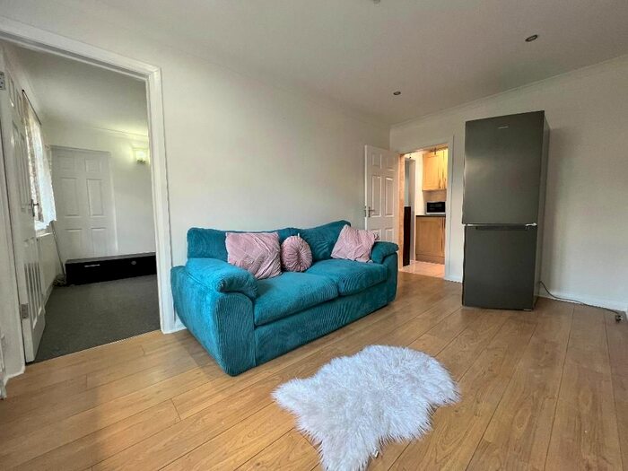 2 Bedroom Flat To Rent In Long Drive, East Acton, London, W3