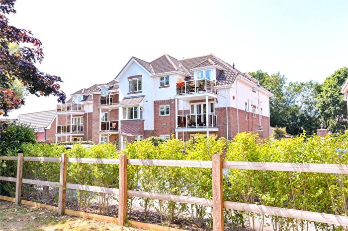 3 Bedroom Apartment For Sale In Whitefield Road, New Milton, Hampshire, BH25