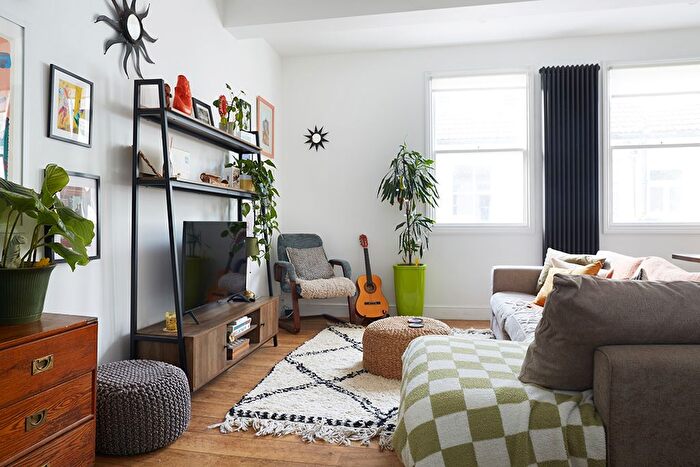 2 Bedroom Maisonette To Rent In Wilbury Grove, Hove, BN3