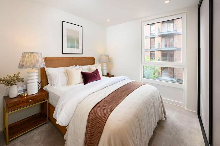 2 Bedroom Flat For Sale In Heron Wharf, Poplar, E14