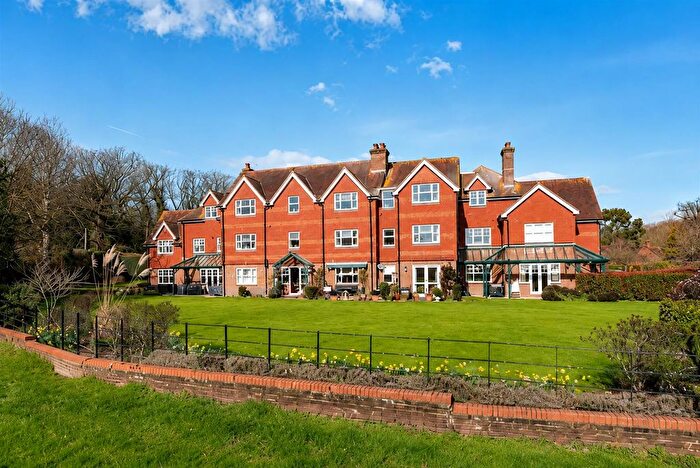 3 Bedroom Flat For Sale In Hildenbrook Farm, Hildenborough, Tonbridge, TN11
