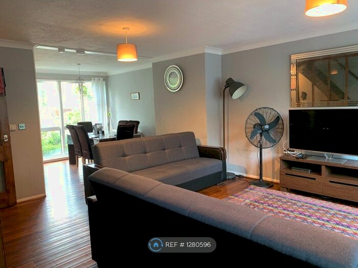 4 Bedroom Terraced House To Rent In Turnpike Link, Croydon, CR0