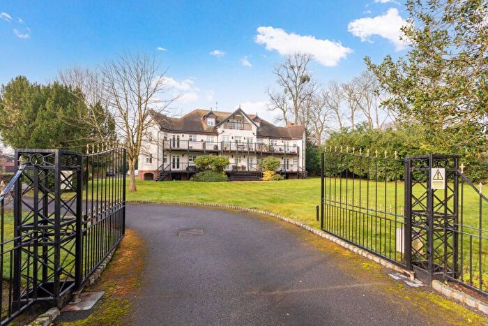 2 Bedroom Apartment For Sale In Court Road, Maidenhead, SL6