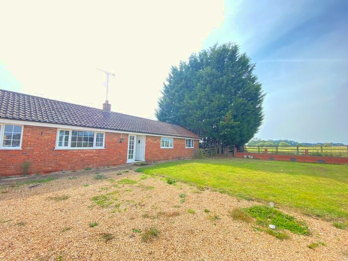 3 Bedroom Bungalow To Rent In High Street, Burcott, Leighton Buzzard, LU7