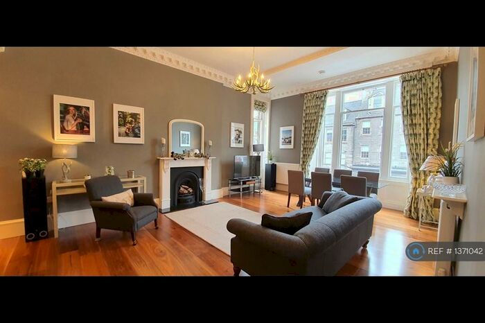 3 Bedroom Flat To Rent In Hanover Street, Edinburgh, EH2