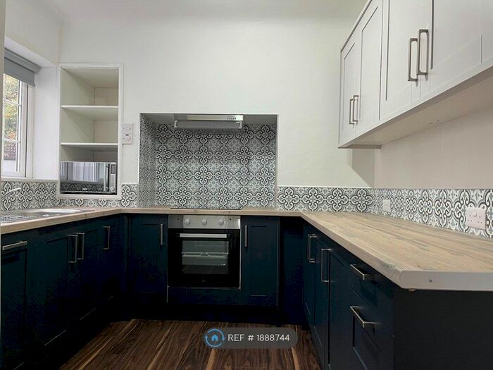 2 Bedroom Flat To Rent In Otley Road, Leeds, LS16