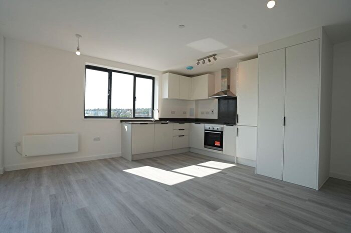 2 Bedroom Flat To Rent In Gabriels Hill, Maidstone, ME15