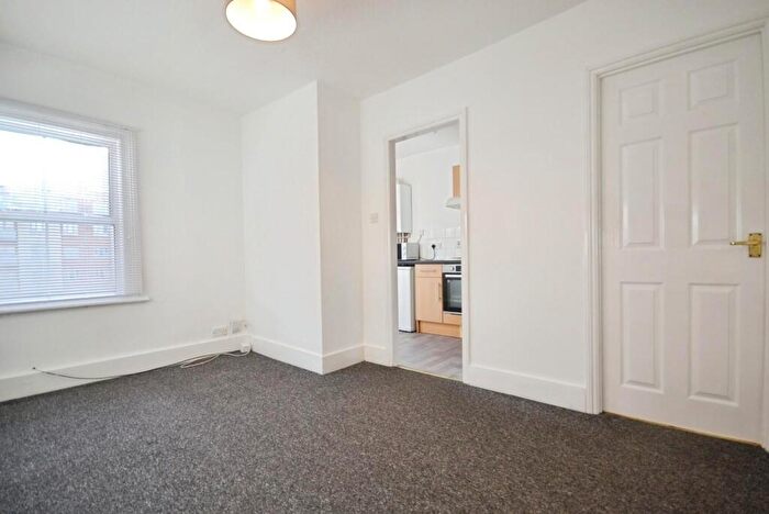 1 Bedroom Flat To Rent In Norwood Road, Reading, RG1