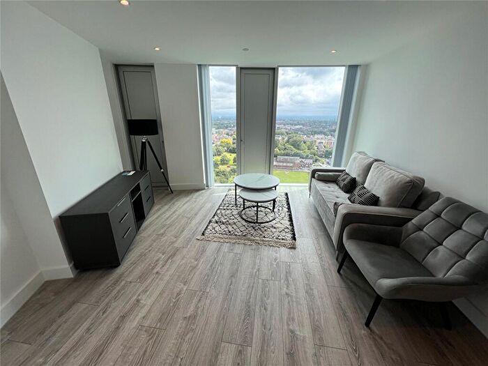 2 Bedroom Apartment For Sale In Thr, Silvercroft Street, Manchester, M15