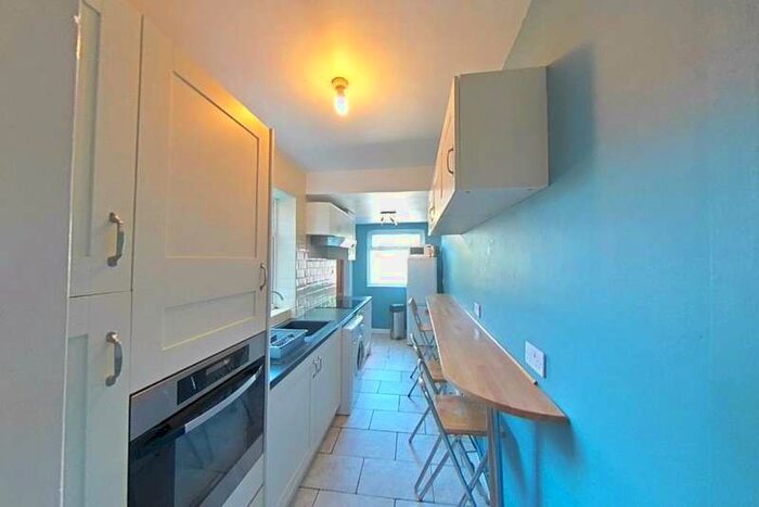 2 Bedroom Property To Rent In Station Street, Loughborough, LE11