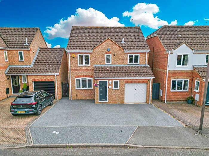 4 Bedroom Detached House For Sale In Gable Thorne, Wavendon Gate, MK7