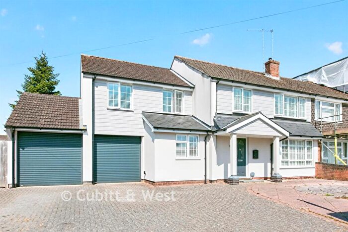 6 Bedroom Semi-Detached House For Sale In Winscombe Avenue, Waterlooville, Hampshire, PO8