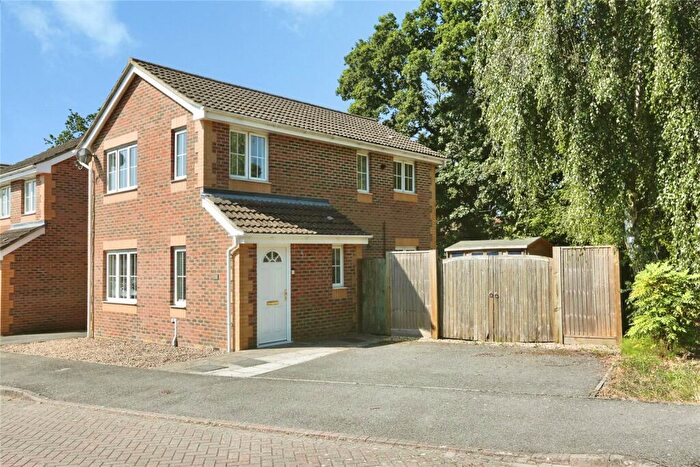 3 Bedroom Link Detached House For Sale In Little Fox Drive, Park Gate, Southampton, Hampshire, SO31