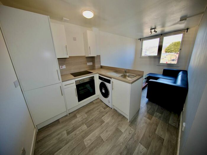 2 Bedroom Flat To Rent In High Street, Lochee, Dundee, DD2