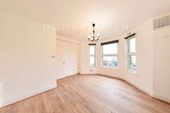 2 Bedroom Flat To Rent In Uxbridge Road, Shepherd's Bush, W12