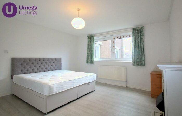 3 Bedroom Flat To Rent In Monkwood Court, Grange, Edinburgh, EH9