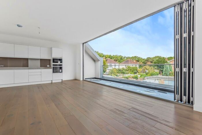 3 Bedroom Flat To Rent In A Ancaster Road Beckenham, BR3