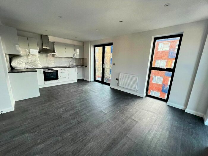 2 Bedroom Flat To Rent In Hassop Road, London, NW2