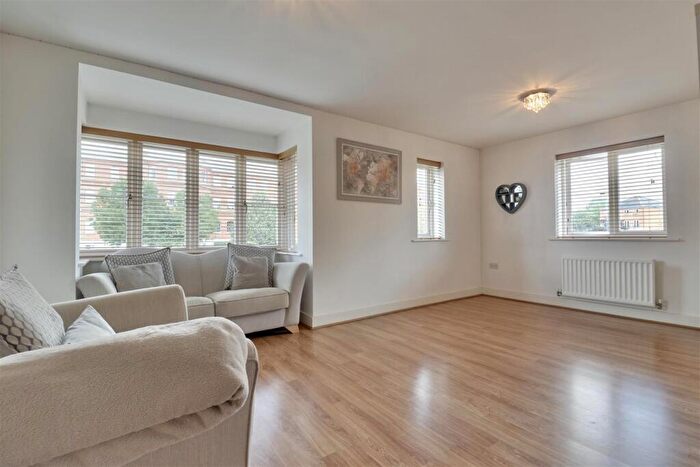 2 Bedroom Flat For Sale In Portland Way, Knowle, Hampshire, PO17