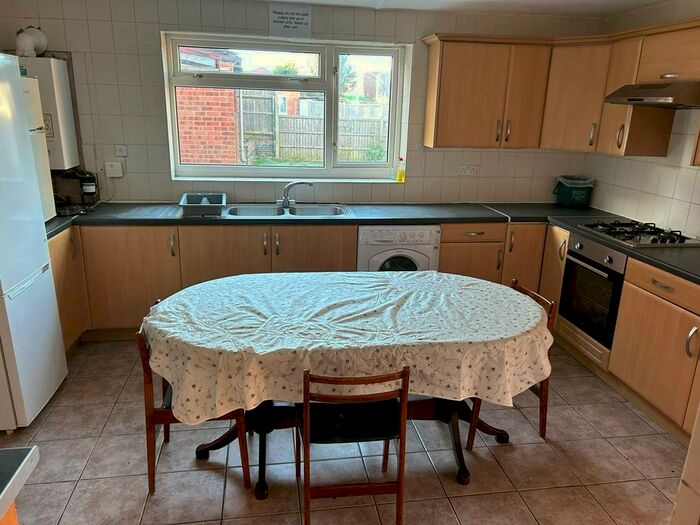 6 Bedroom Semi-Detached House To Rent In Brunswick Street, Leamington Spa, Warwickshire, CV31