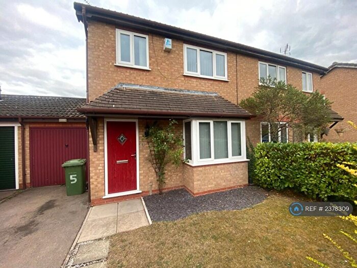 3 Bedroom Semi-Detached House To Rent In Lea Court, Worksop, S80
