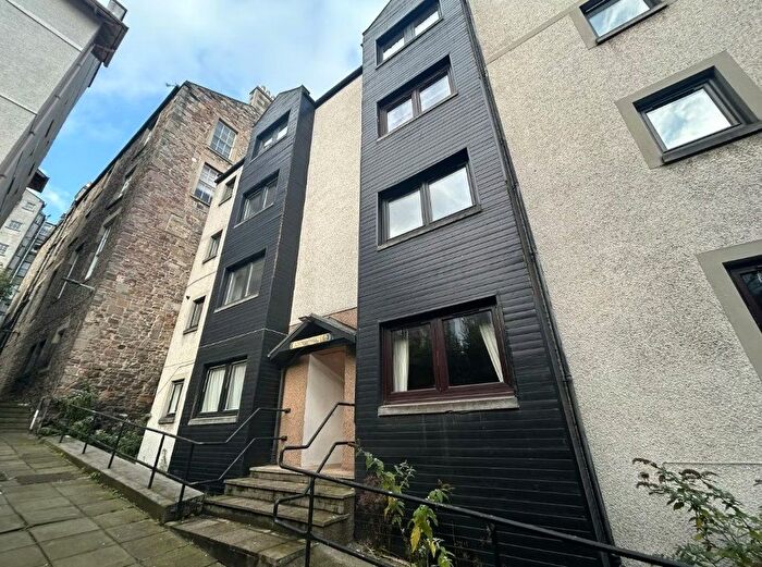 2 Bedroom Flat To Rent In Bells Wynd, Edinburgh, EH1