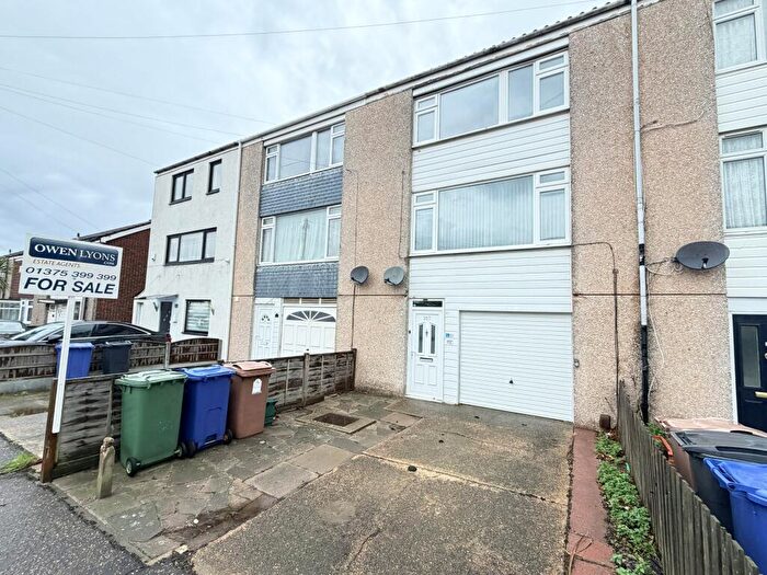 3 Bedroom Town House For Sale In Godman Road, Chadwell St Mary, RM16