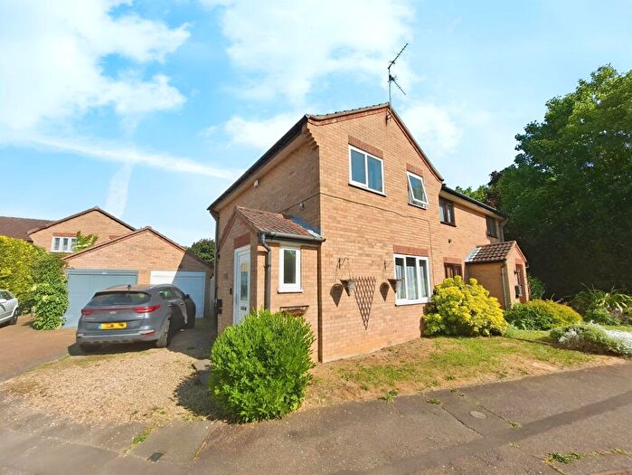 3 Bedroom Semi-Detached House For Sale In Paulsgrove, Orton Wistow, Peterborough, PE2