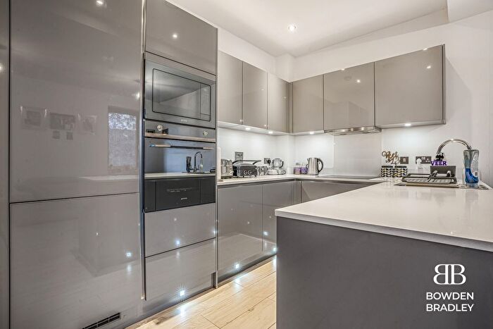 3 Bedroom Flat For Sale In Cranbrook Road, Ilford, IG1