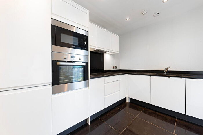3 Bedroom Flat To Rent In Green Lanes Walk, London, N4