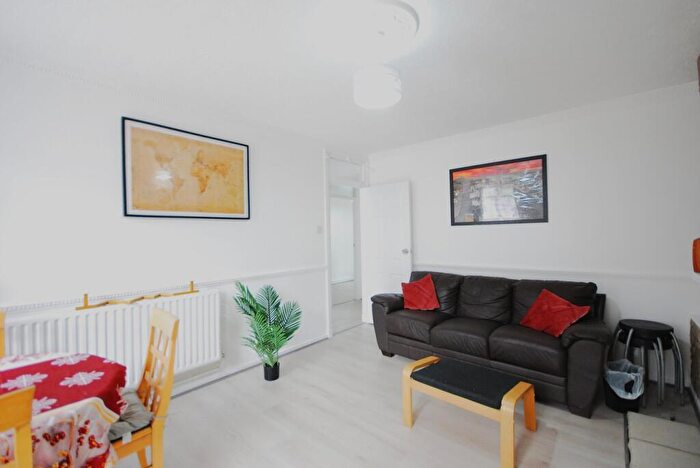 2 Bedroom Flat To Rent In Beaconsfield Road, Walworth, SE17