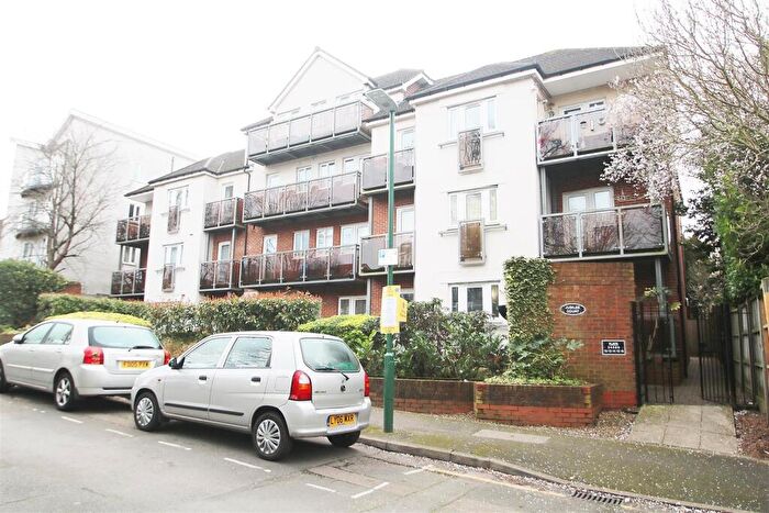 2 Bedroom Flat To Rent In Jubilee Court, Eaton Road, Sutton, SM2