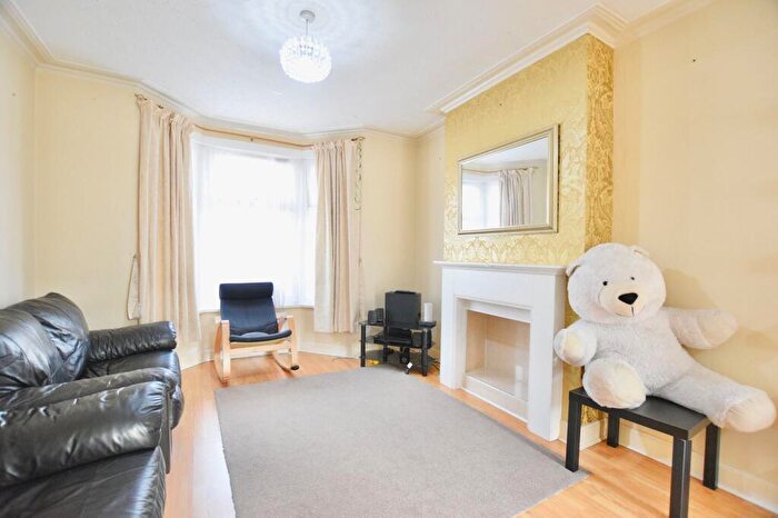 3 Bedroom Terraced House To Rent In Lawrence Road, East Ham, E6