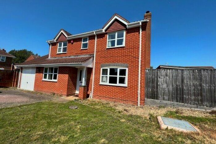 4 Bedroom Property To Rent In Chatsworth Road, Swindon, SN25