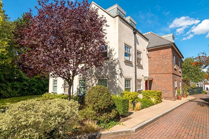 2 Bedroom Flat For Sale In Beulah Hill, Crystal Palace, London, SE19
