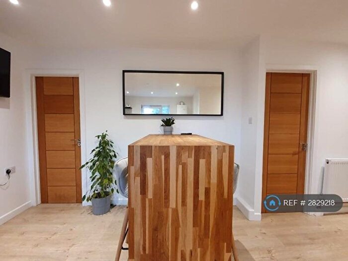 2 Bedroom Flat To Rent In Cemetery Road, London, E7