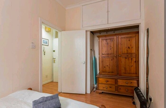 1 Bedroom Flat To Rent In Smithfield Street, Gorgie, Edinburgh, EH11