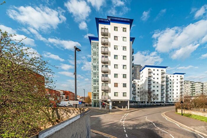 1 Bedroom Flat For Sale In Prince Regent Road, Hounslow, TW3