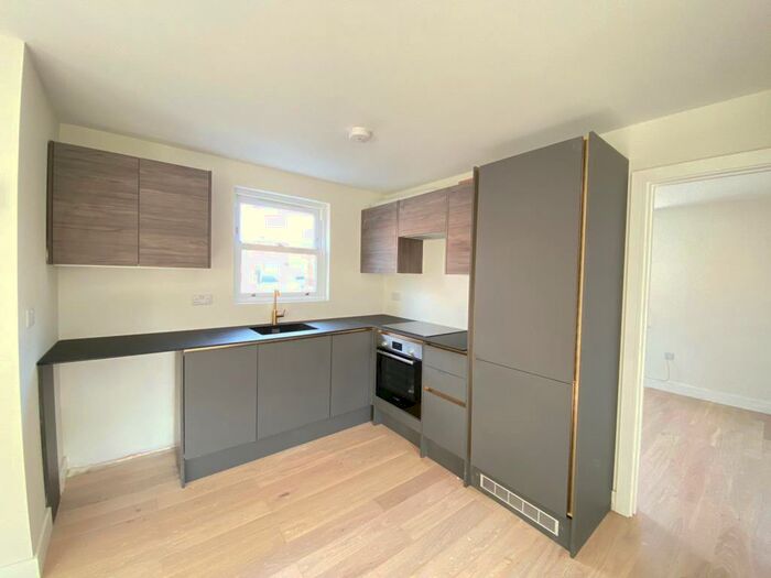 2 Bedroom Apartment To Rent In High Street, Chesham, HP5
